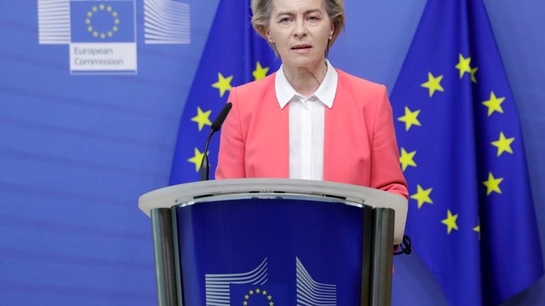 La presidenta de la Comisión Europea (CE), Ursula Von der Leyen, este domingo en Bruselas.EFE/EPA/OLIVIER HOSLET