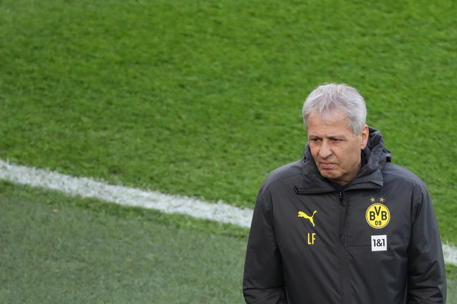 Lucien Favre como técnico del Borussia Dortmund. / E. PRESS