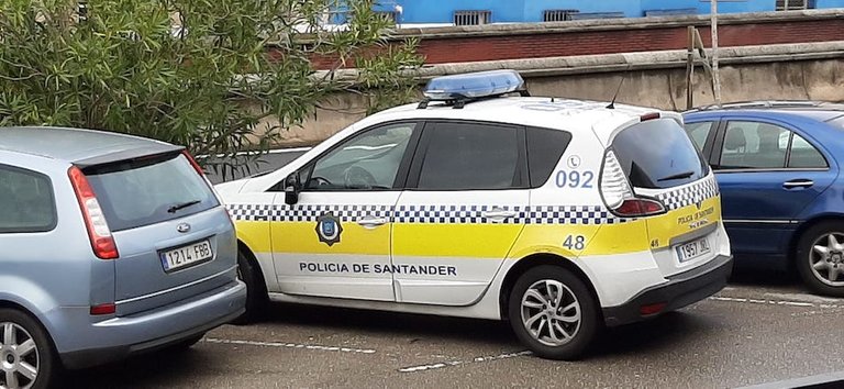 Coche de la Policía Local de Santander. / ALERTA