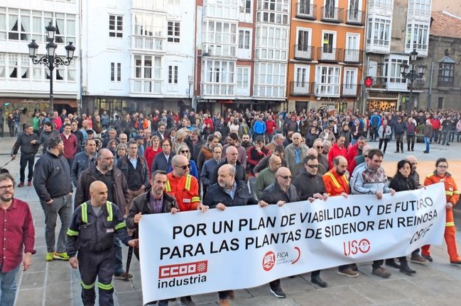 Manifestación en defensa del trabajo en Sidenor en Reinosa. / ALERTA