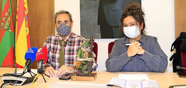 Miguel Ángel Romero y Esther Vélez en rueda de prensa. / ALERTA