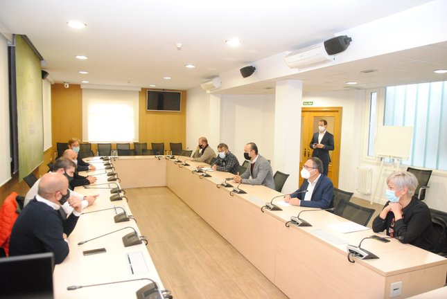 Reunión de alcaldes de la comarca del Besaya sobre el Torrebús. / E. PRESS