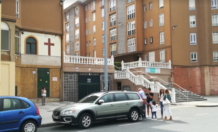Vista de la entrada de la Iglesia Evangélica Nueva Vida de Santander. / ALERTA