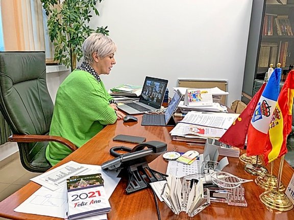 La alcaldesa de Polanco, Rosa Díaz, en su despacho. / ALERTA