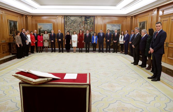 Los ministros del gobierno de coalición de PSOE y Undias Podemos durante el acto de jura del cargo de los ministros, en el Palacio de la Zarzuela de Madrid, a 13 de enero de 2020.