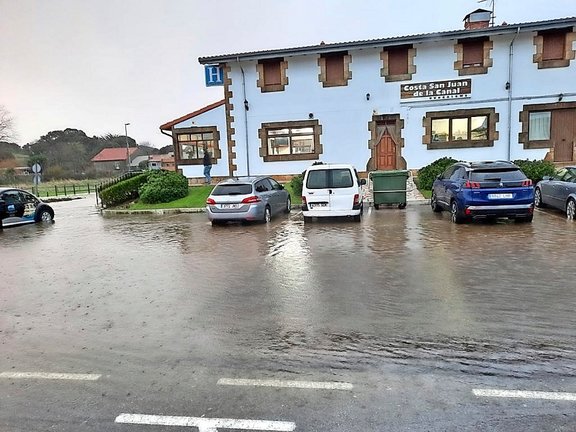 Algunas de las zonas inundadas en el municipio de Bezana. / Alerta
