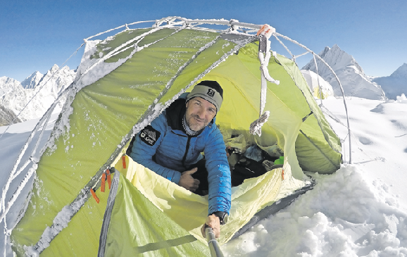 Sergi Mingote, en una de las últimas fotos enviadas desde el Everest. / S. M.