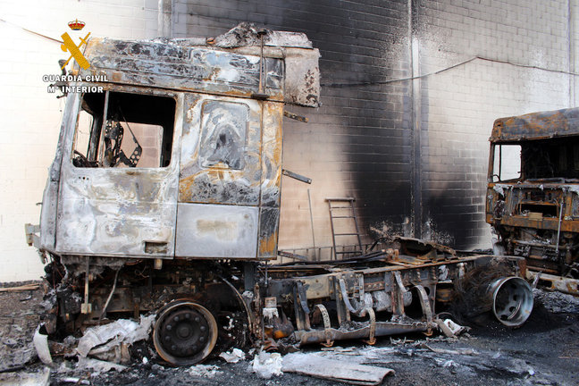 Estado de los camiones supuestamente quemados por dos hombres que están detenidos. / OPC