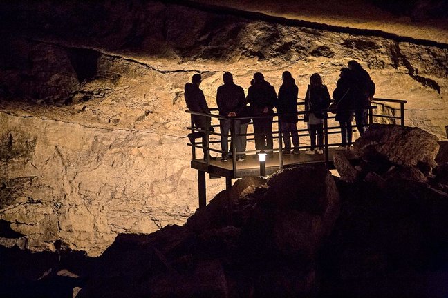 Una de estas jornadas es la visita guiada a la Cueva de El Pendo, cavidad declarada Patrimonio de la Humanidad por la Unesco.