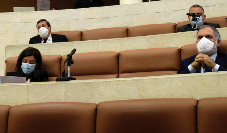Los diputados del PP en Cantabria en una sesión del Parlamento cántabro. / ALERTA