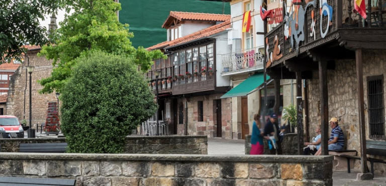 Vista de la fachada del Ayuntamiento de Cabezón de la Sal. / ALERTA