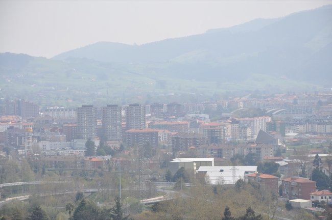 Vista de la localidad de Torrelavega desde lo alto del Hospital de Sierrallana. / S.D.
