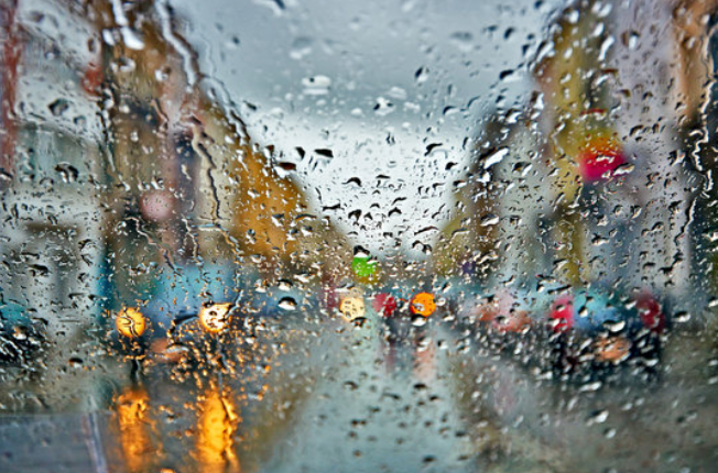 lluvia desde el cristal del coche