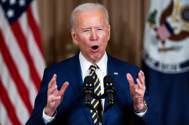 El presidente estadounidense, Joe Biden, pronuncia un discurso sobre política exterior en el Departamento de Estado en Washington, DC, EE. UU., El 4 de febrero de 2021. Biden anunció que pondrá fin al apoyo estadounidense a las operaciones ofensivas de Arabia Saudita en Yemen. (Estados Unidos) EFE / EPA / JIM LO SCALZO