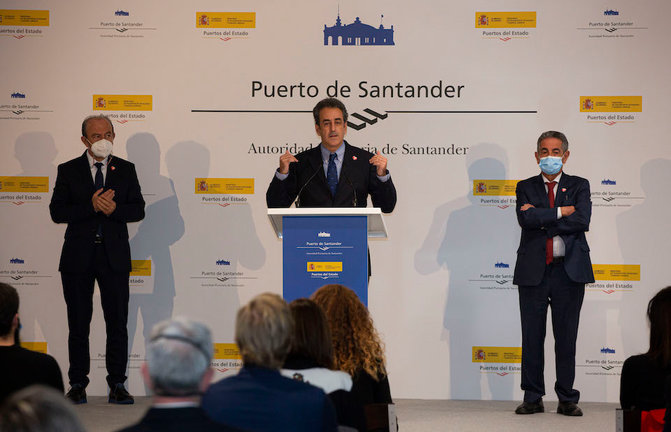 El nuevo presidente de la Autoridad Portuaria de Santander, Francisco Martín durante su toma de posesión. / ALERTA