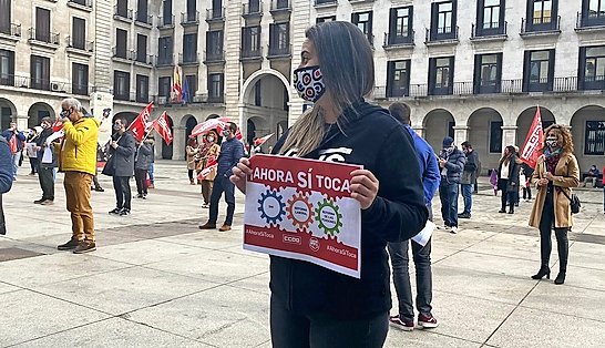 Concentración de los representantes sindicales en la Plaza Porticada. / Hardy