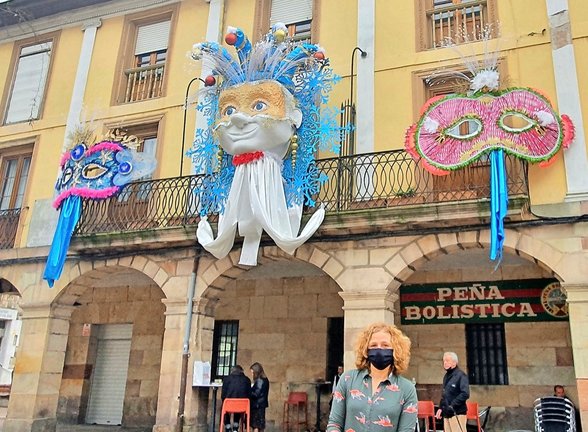 Figuras de carnaval en la capital del Besaya. / ALERTA