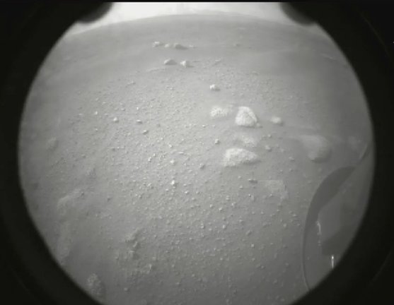 Segunda imagen tomada por el rover Perseverance nada más llegar a Marte. / NASA