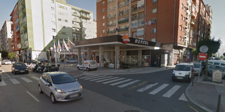Vista de la gasolinera de la calle Castilla en Santander. / ALERTA