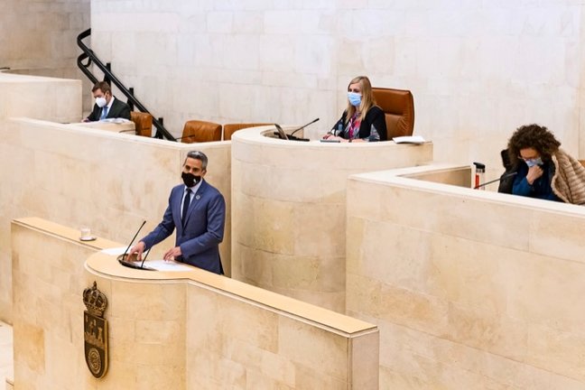Zuloaga ayer en el Parlamento regional. / ALERTA