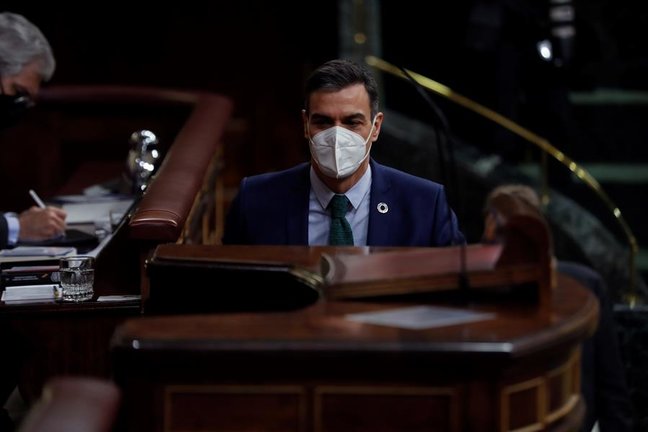 El presidente del Gobierno, Pedro Sánchez, se dirige comparece ante la Cámara este miércoles durante la sesión de control en el Congreso de los Diputados. EFE/Emilio Naranjo