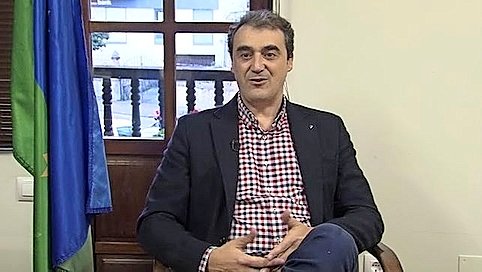 El alcalde de Alfoz de Lloredo, Enrique Bretones. / Saja