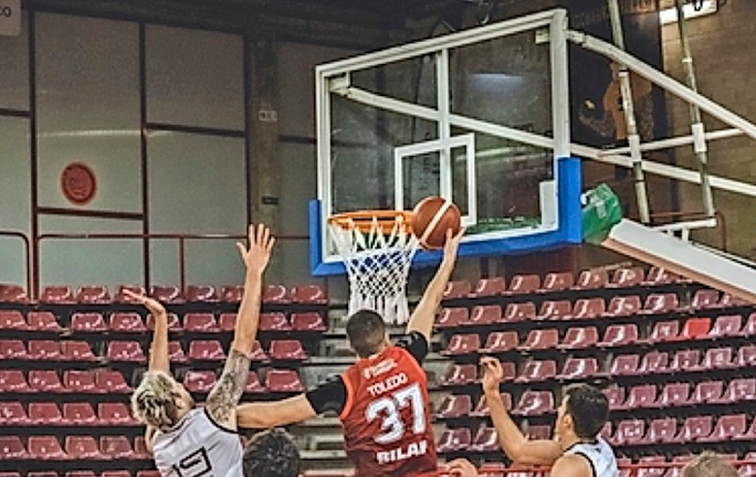 Imagen del partido de la primera vuelta entre GA Cantabria y Zentro Basket Madrid. / Hugo Gómez