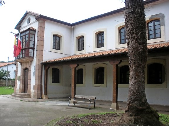 Colegio Manuel Llano en Terán de Cabuérniga. / Saja