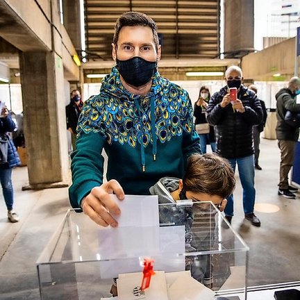 Lionel Messi votando en las elecciones a la presidencia del Barça. / fcb