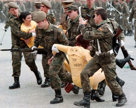 Protesta de objetores de conciencia en Madrid, en 1997.