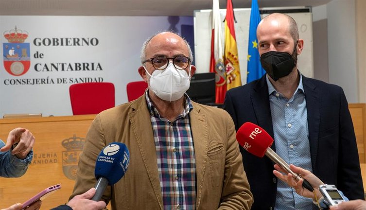 El consejero de sanidad del gobierno de Cantabria, Miguel Rodríguez. / EFE/ Román G. Aguilera