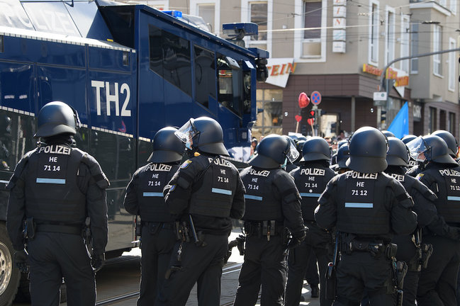20 March 2021, Hessen, Kassel: Police forces stand guard during an unregistered demonstration against the government's Corona policy. Photo: Swen Pförtner/dpa
20/3/2021 ONLY FOR USE IN SPAIN
