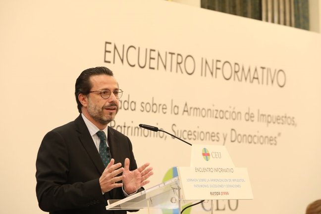 El consejero de Hacienda y Función Pública de la Comunidad de Madrid, Javier Fernández-Lasquetty, en una jornada sobre armonización fiscal organizada por CEU San Pablo.