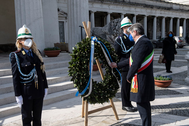 El ministro de Brescia durante el día nacional de recuerdo a las víctimas por la pandemia. / Matteo Biatta