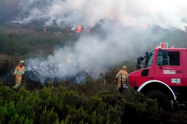 Permanecen activos seis incendios forestales en Cantabria