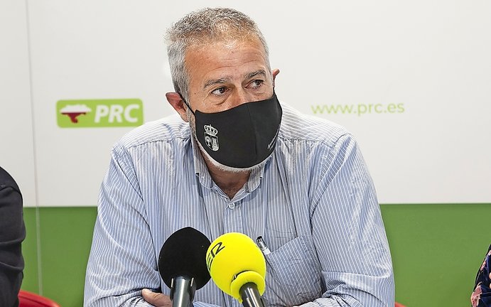 El ya exalcalde de Hazas de Cesto, José María Ruiz Gómez, durante la rueda de prensa. / ALERTA
