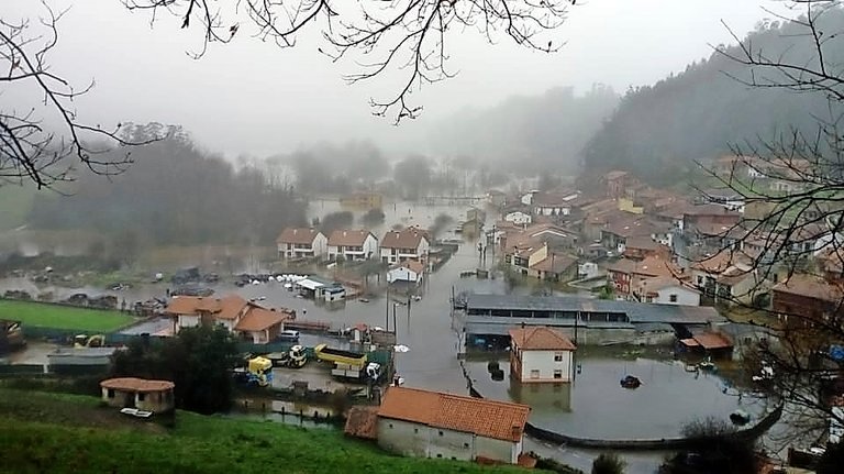 Vista aérea de la localidad de Molleda tras las inundaciones de 2019. / alerta