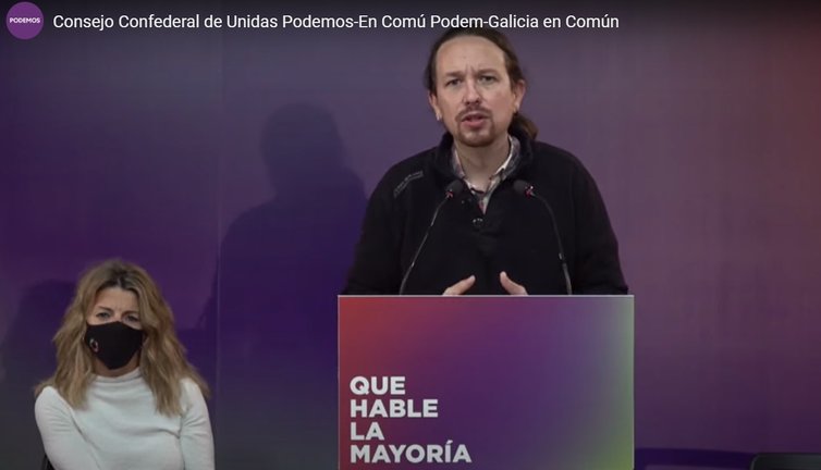 El candidato de Unidas Podemos a la Comunidad de Madrid, Pablo Iglesias, junto a la ministra de Trabajo, Yolanda Díaz, en una reunión del Consejo Confederal de Unidas Podemos