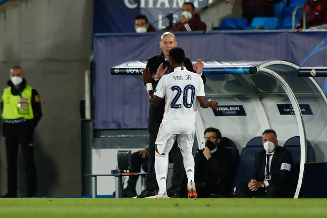 Vinicius Junior of Real Madrid celebrates a goal with Zinedine Zidane, head coach of Real Madrid, during the UEFA Champions League, Quarter finals round 1, football match played between Real Madrid and Liverpool FC at Alfredo Di Stefano stadium on April 06, 2021 in Valdebebas, Madrid, Spain.
AFP7  / Europa Press
6/4/2021 ONLY FOR USE IN SPAIN