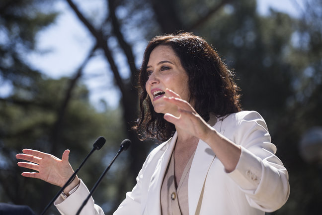 La presidenta de la Comunidad de Madrid y candidata a la reelección por el PP, Isabel Díaz Ayuso, durante un acto del partido en Collado Villalba, a 17 de abril de 2021 en Madrid (España). 