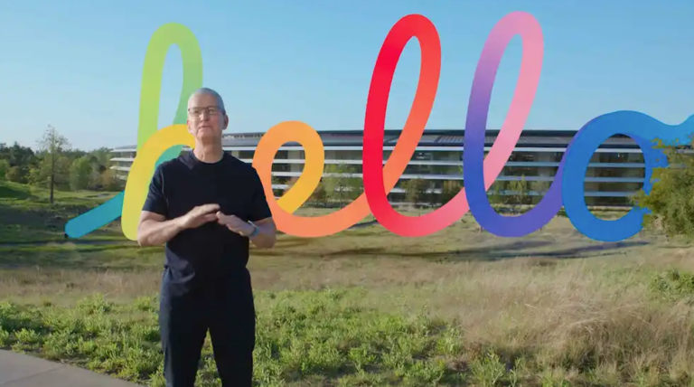 El CEO de Apple, Tim Cook en un fotograma del anuncio de su nueva línea de productos.