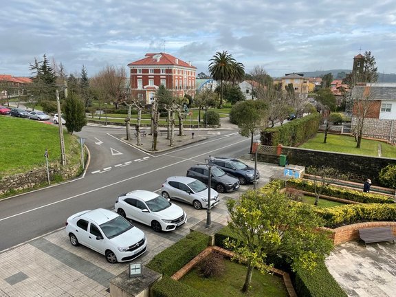 Vista del aparcamiento del Ayuntamiento de Polanco. / PARADELLO