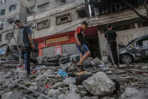 Escombros tras un bombardeo israelí en la Franja de Gaza - Mohammed Talatene/dpa