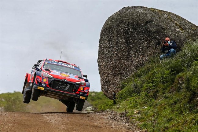 El piloto español Dani Sordo (Hyundai i20 Coupe WRC), durante el Rally Portugal 2021 cerca de Vieira do Minho, Portugal. EFE/JOSE COELHO