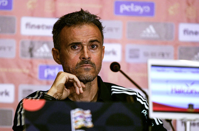 El seleccionador nacional de fútbol, Luis Enrique Martínez durante la rueda de prensa.