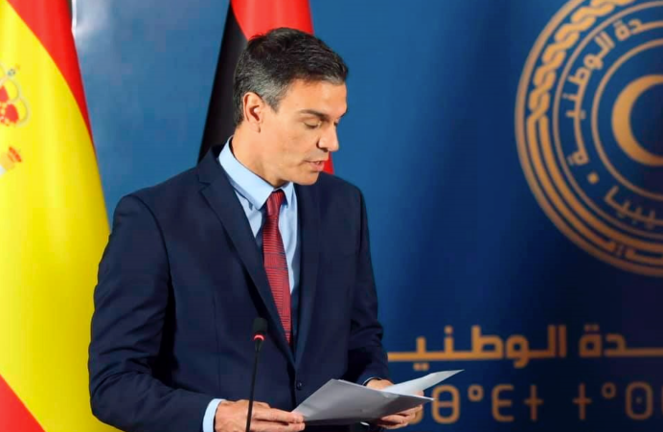 El Presidente del Gobierno de España, Pedro Sánchez (L), durante una rueda de prensa conjunta en la oficina del primer ministro en Trípoli, Libia. / EFE