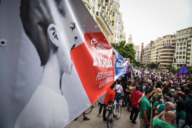 Manifestación convocada por más de un centenar de colectivos contra la 'ley Mordaza' en València