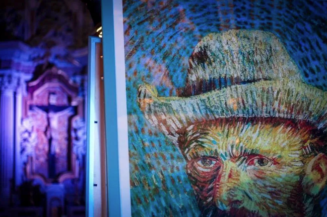 Las exposiciones inmersivas de Van Gogh llegan a Nueva York y se disputan autenticidad