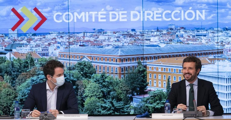El secretario de Organización del PP, Teodoro García Egea, y el  presidente del Partido Popular, Pablo Casado, que preside la reunión del Comité de Dirección del PP en la sede de Génova, a 11 de mayo de 2021, en Madrid, (España). 