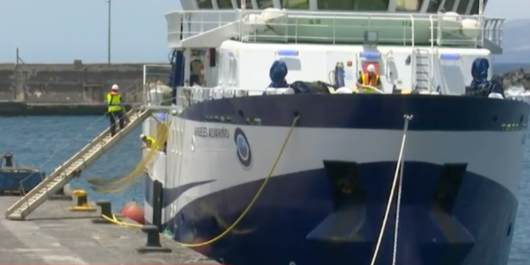 El buque oceanográfico "Ángeles Alvariño", atracado en el muelle de Santa Cruz de Tenerife ultima este lunes los preparativos para continuar la búsqueda de Anna Gimeno. EFE/Miguel Barreto
